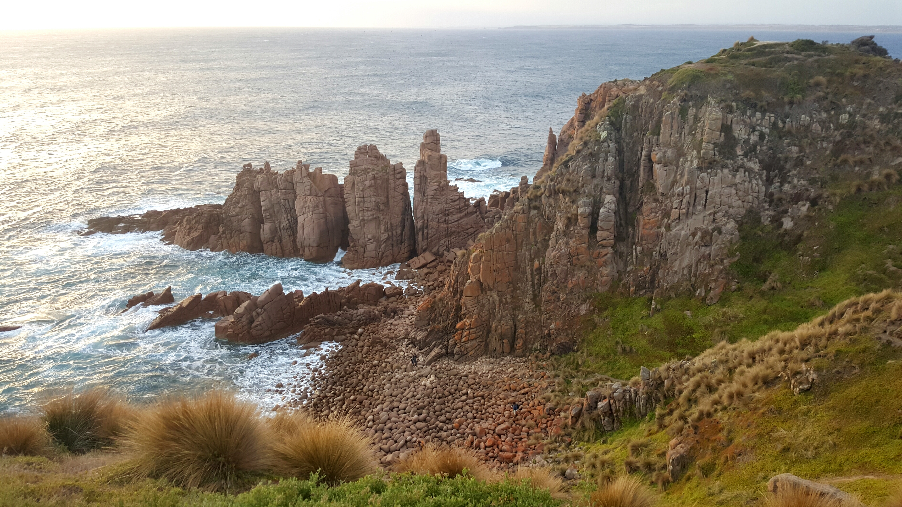 The_Pinnacles,_Cape_Woolamai,_Phillip_Island,_Victoria,_Australia.jpg