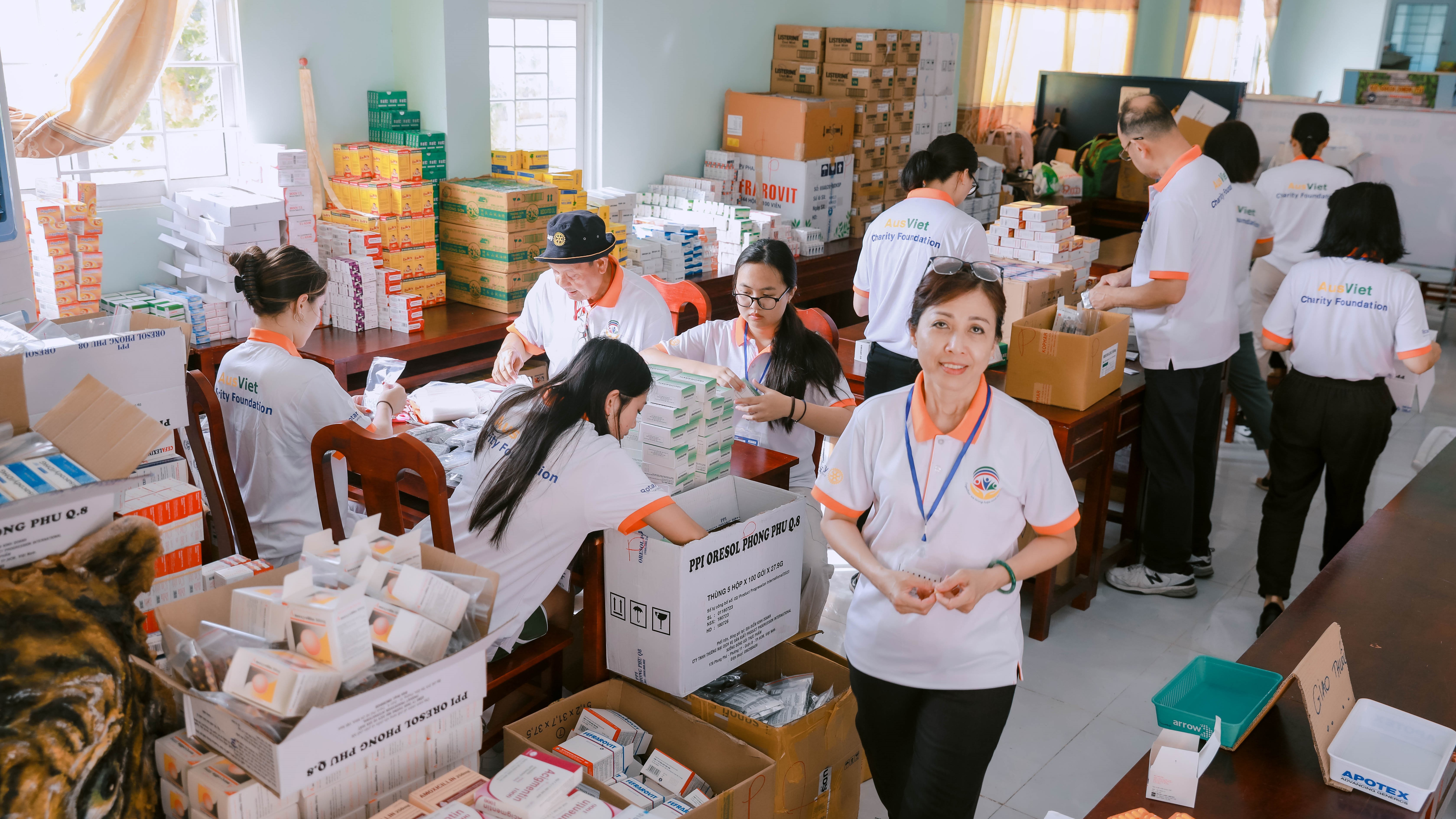Thuốc men không thiếu đến tay bệnh nhân
