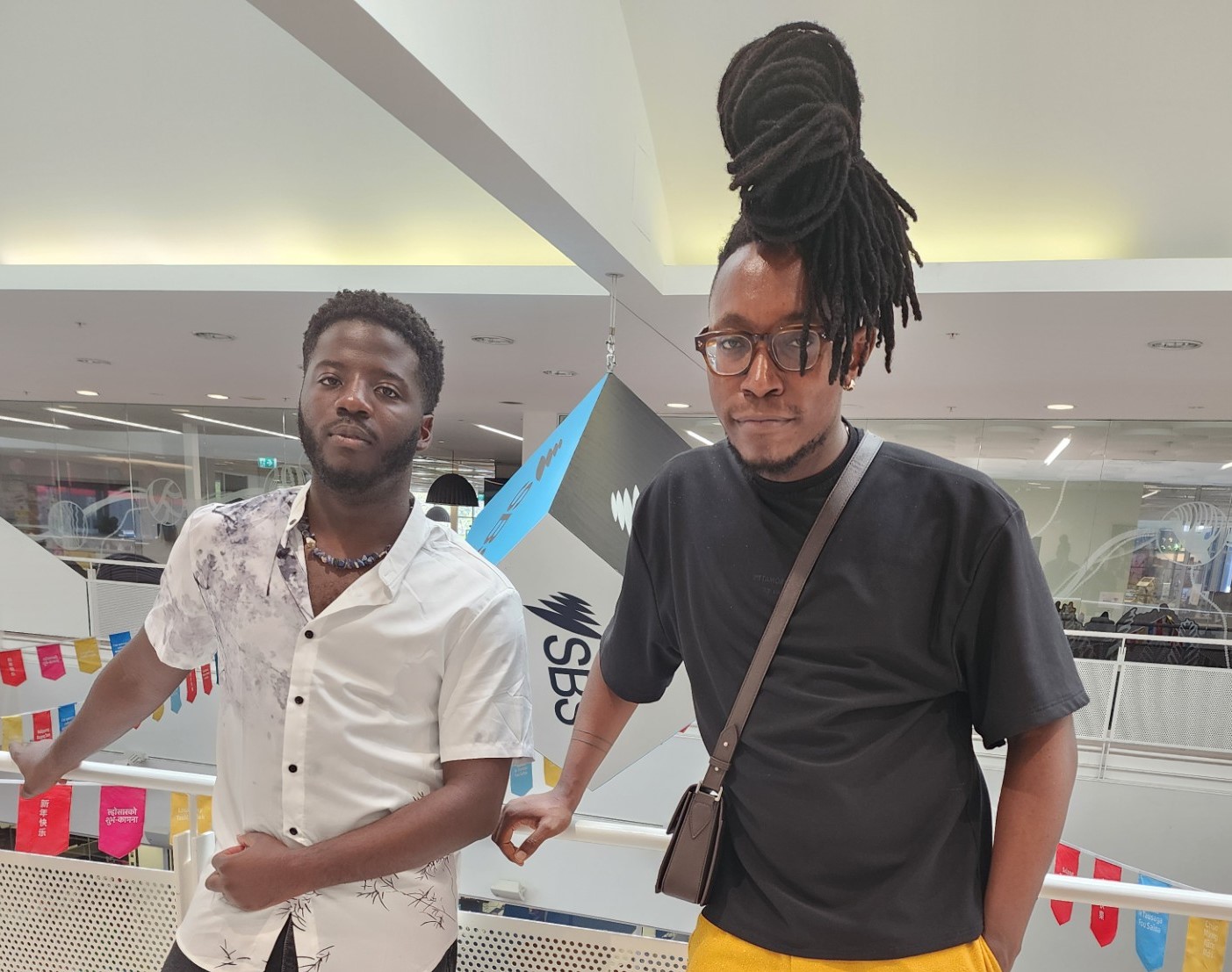 Ed kutoka Tribe Entertainment akiwa na Bensoul katika ofisi ya SBS Audio.jpg