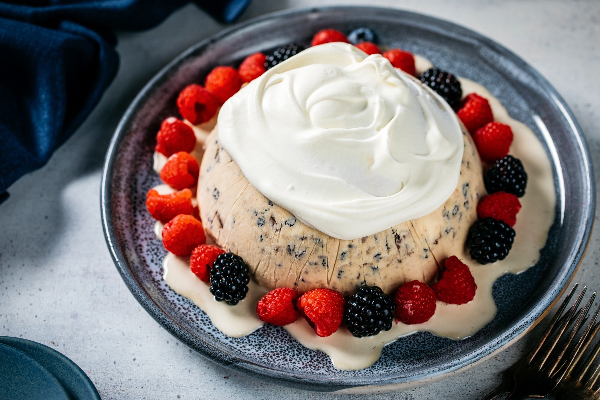 Frozen mincemeat and iced Christmas pudding