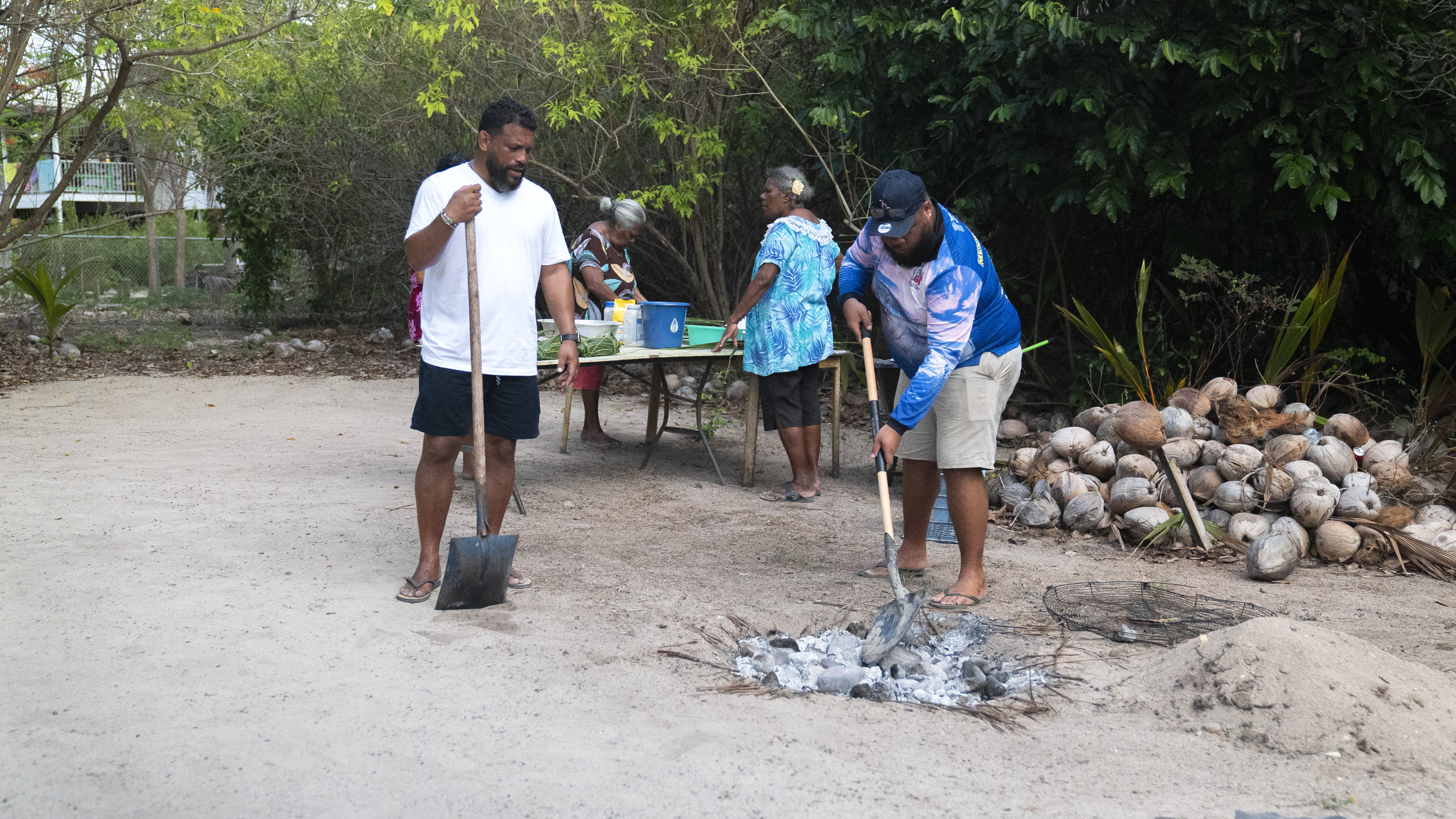 Host of 'Strait to The Plate', Aaron Fa’aso, joins locals of the Island of Warraber to make damper and cook it in an Earth oven.  