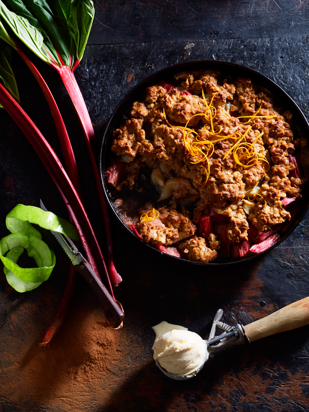 Rhubarb and apple crisp with cinnamon ice-cream