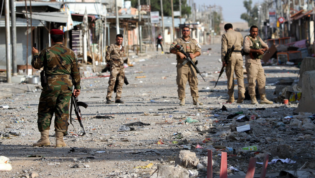 Iraqi Kurdish Peshmerga soldiers patrol an area in the recently recaptured town of Zumar, near Mosul city, northern Iraq, 29 October 2014.