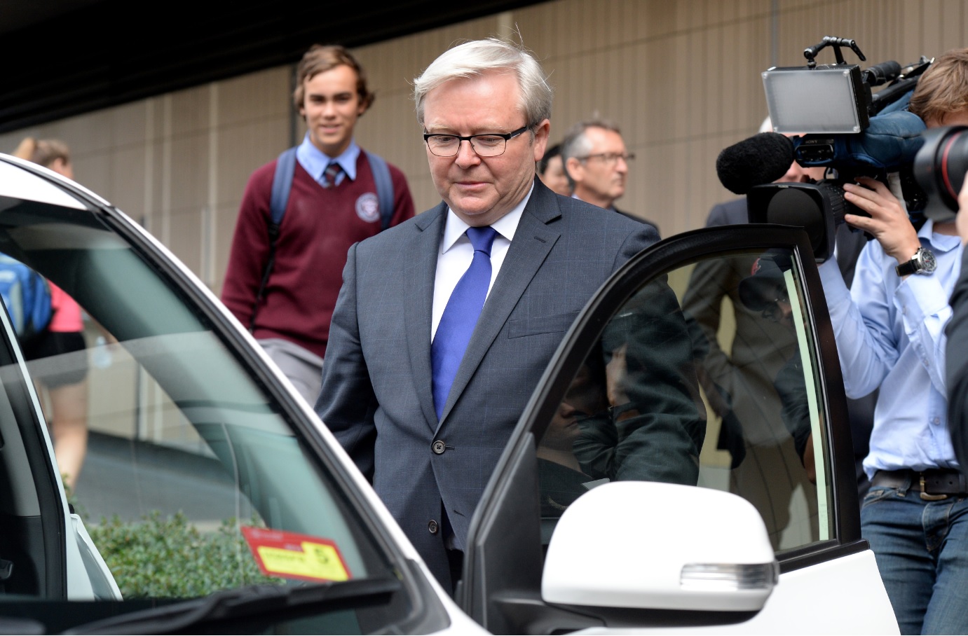 File image of Kevin Rudd leaving the Home Insulation Royal Commission in 2014