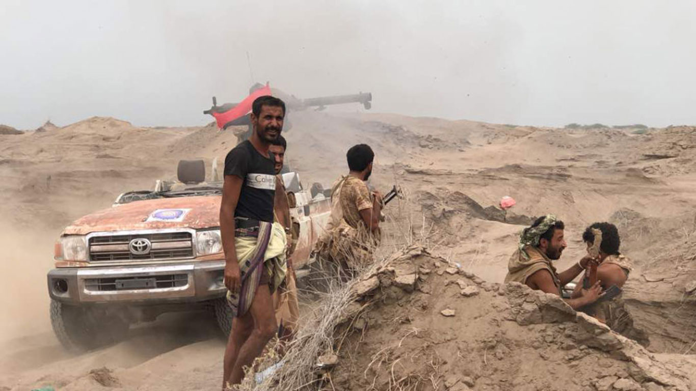Yemeni pro-government forces man a barricade in the area of al-Fazah in Yemen's Hodeida province on June 16, 2018.