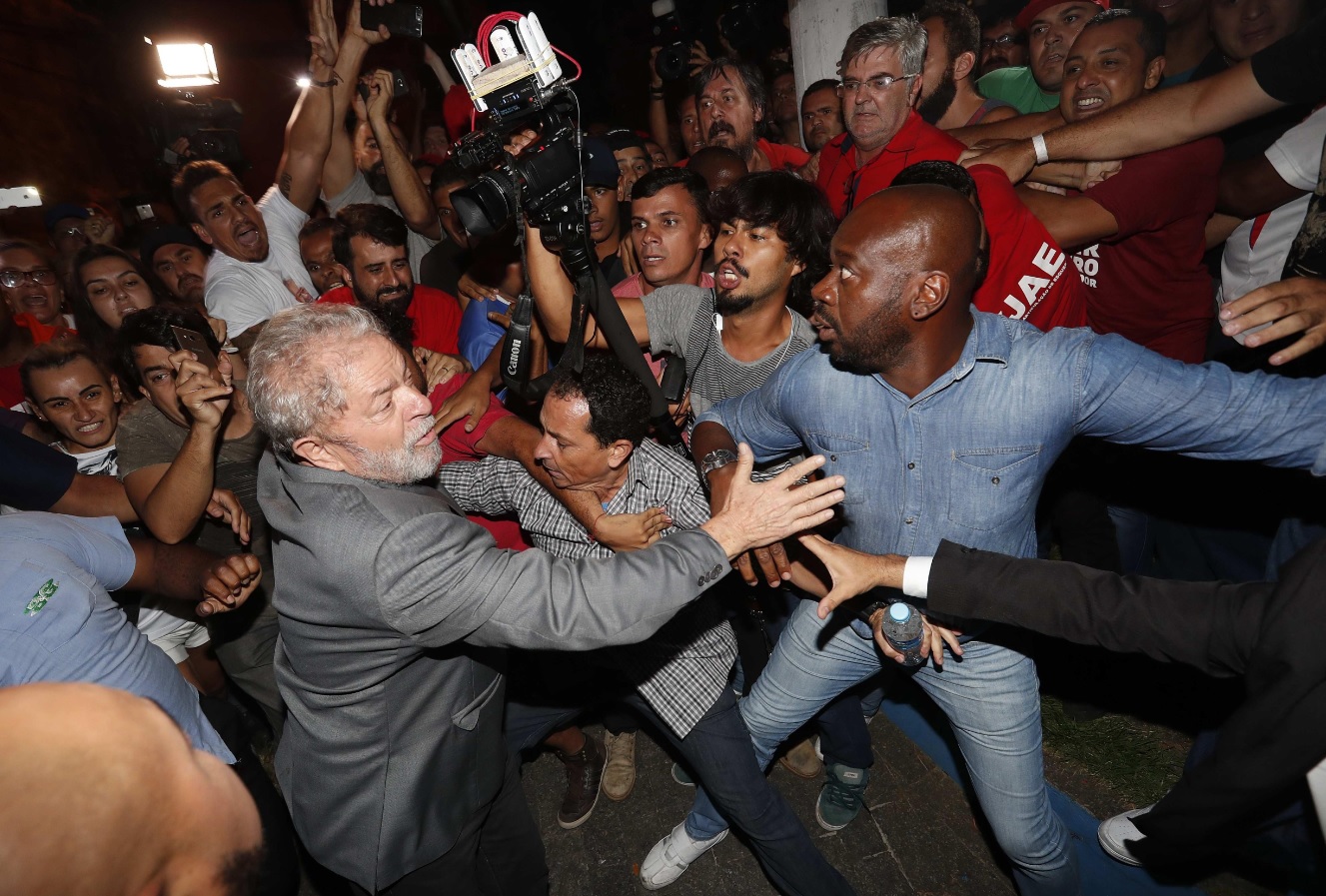 Former Brazilian president Luiz Inacio Lula da Silva (C) leaves the Metallurgical Union in Sao Bernardo do Campo, Brazil, 07 April 2018