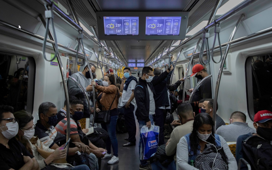 Movement of people in the Line 4 Yellow wagon of the São Paulo subway this June 17, 2020 in Sao Paulo, Brazil.