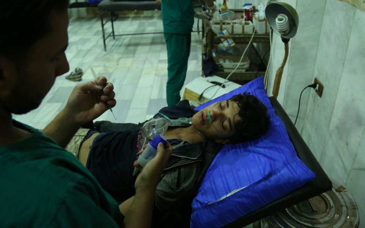 Syrians receive medical treatment after Assad regime's alleged chemical gas attack over oppositions' frontline in July 2017.
