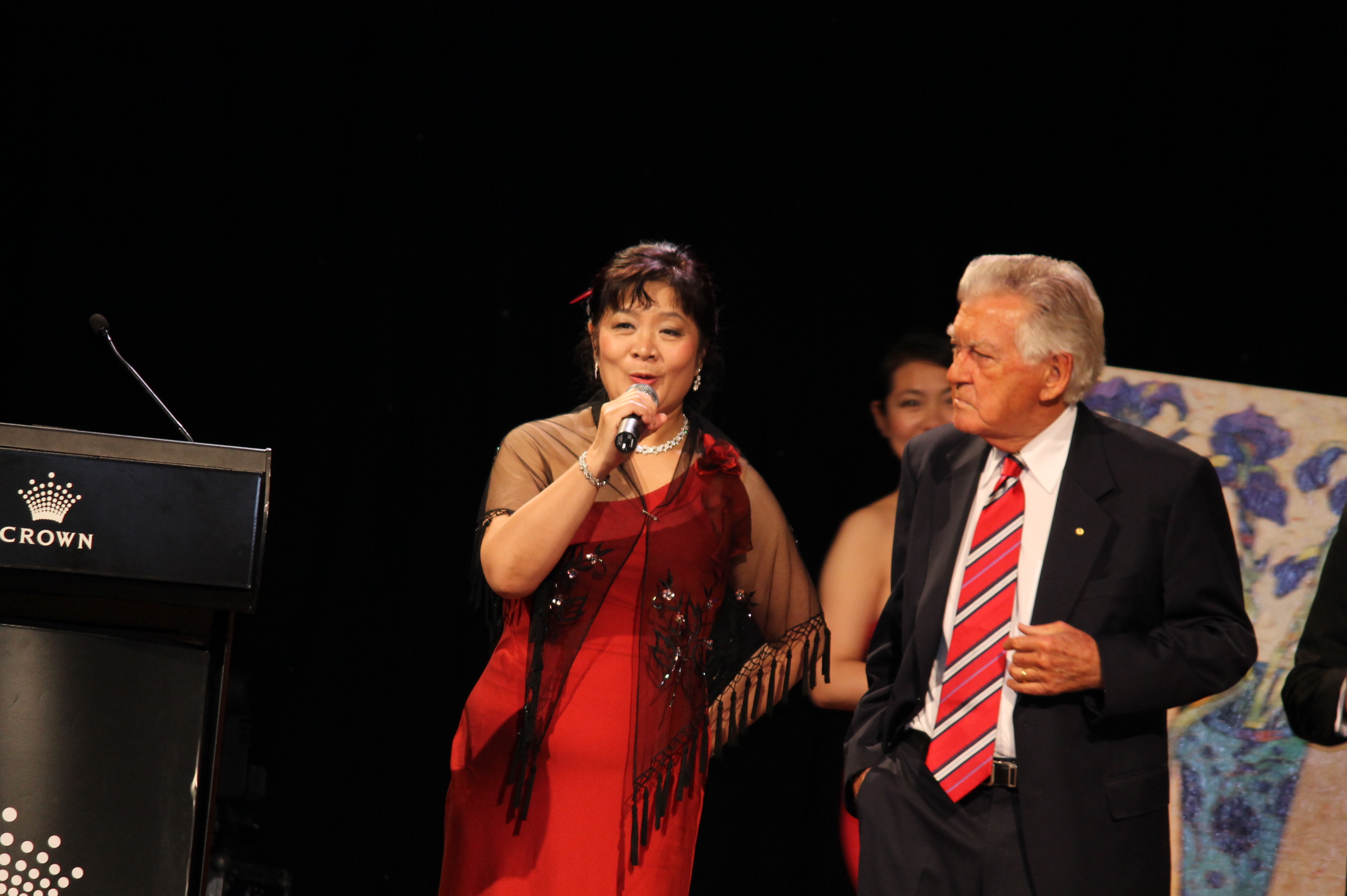 May Hu (left) with former prime minister Bob Hawke.