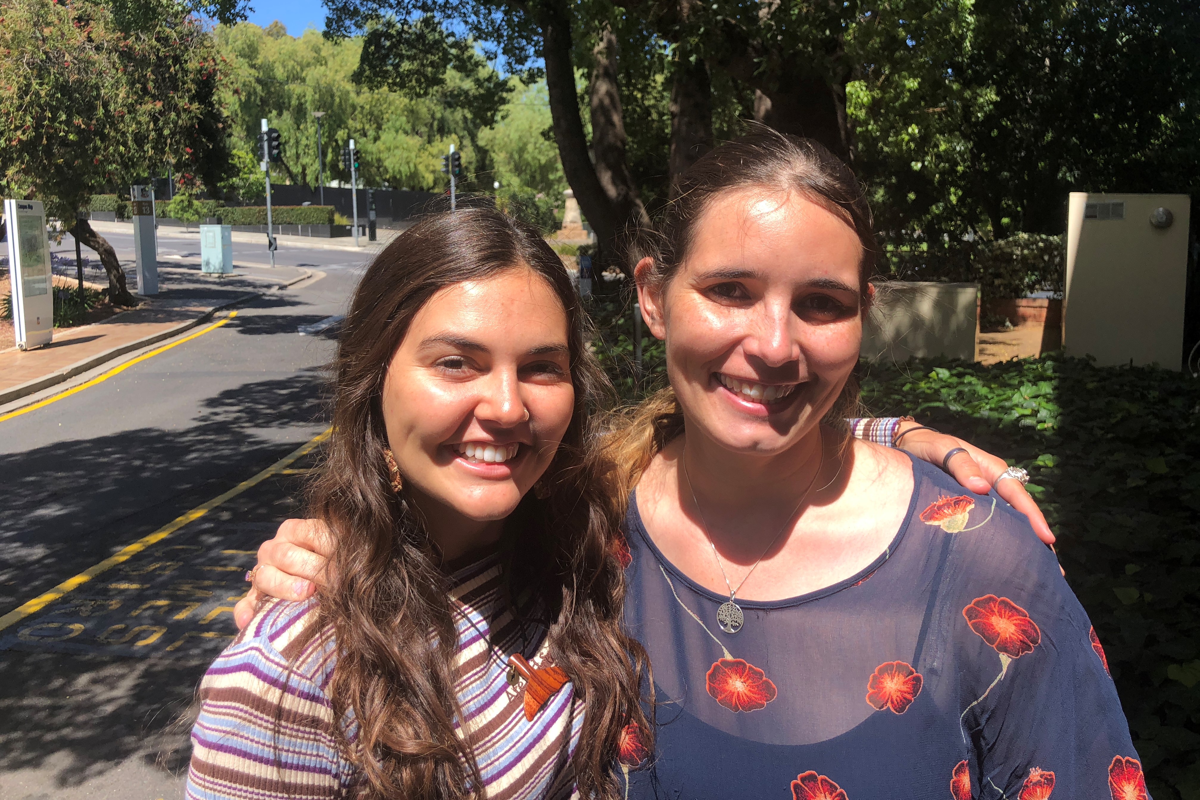 04_inaugural_itss_students_tiahni_adamson_left_adelaide_university_and_sophie_gilbey_flinders_university_credit_csiro.jpg