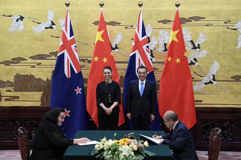 New Zealand Prime Minister Jacinda Ardern, center left, and Chinese Premier Li Keqiang.