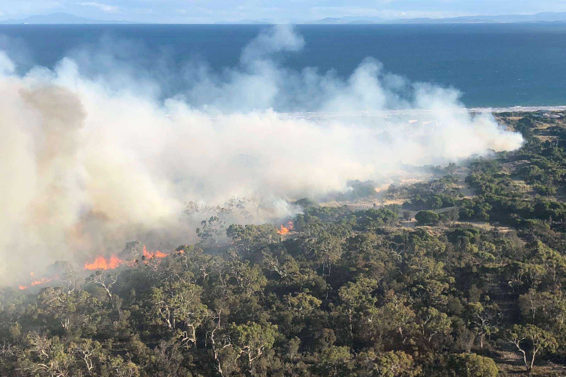 A supplied image obtained Wednesday, April 10, 2019 of a bushfire near Dolphin Sands on Tasmania's east coast, Tuesday, April 9, 2019. (AAP Image/Supplied by Tasmania Fire Service) NO ARCHIVING, EDITORIAL USE ONLY