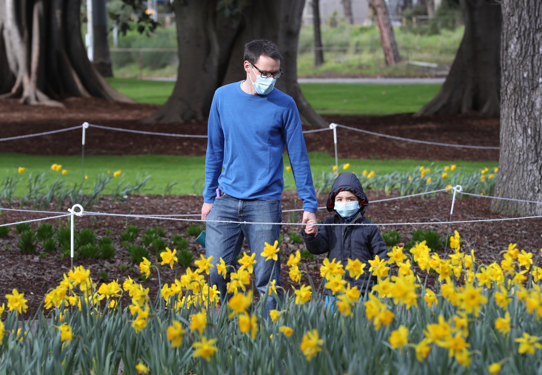 People are seen at Fitzroy Gardens in East Melbourne, Saturday, July 18, 2020. Victoria has recorded 217 new COVID-19 cases today bringing the state's number of active cases to 2608. (AAP Image/David Crosling) NO ARCHIVING