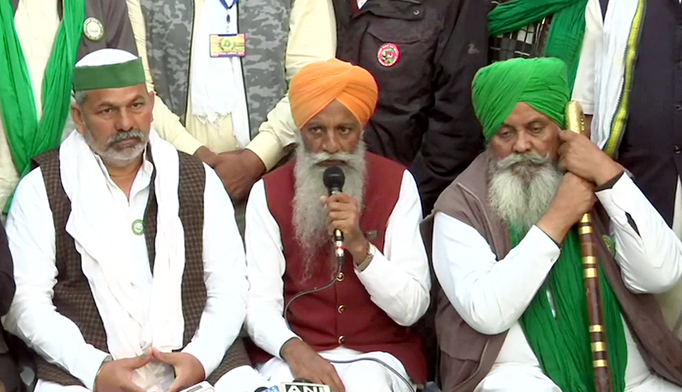 Farmer leader Gurnaam Singh Chidoni addressing over farmer protest and one-day hunger strike 