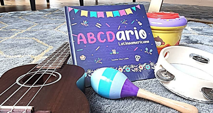 Book ABCDario Latinoamericano, published by Colombian Daniela Diaz