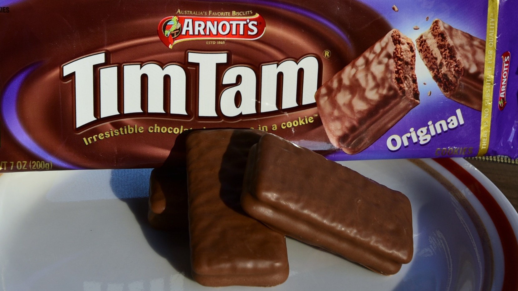 ขนมบิสกิตทิมแทม (Tim Tam)