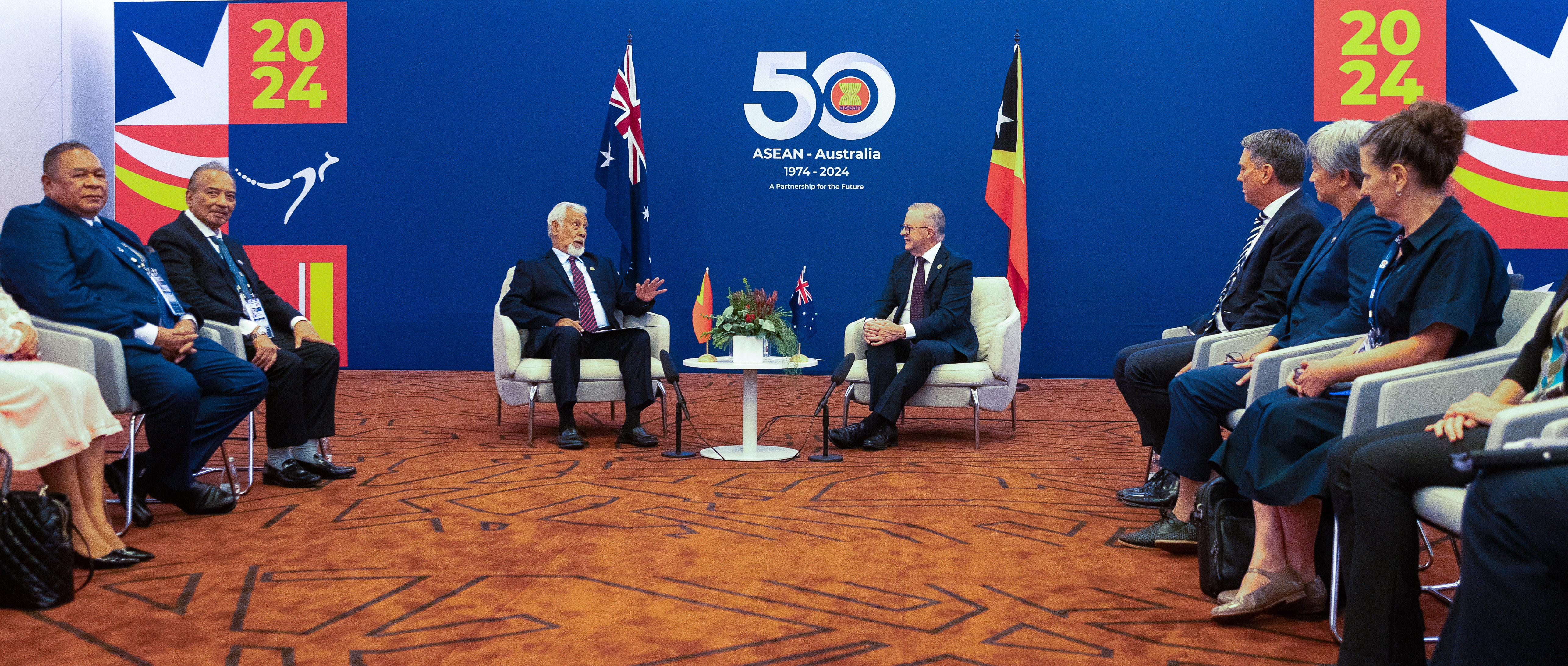 Sorumutu Bilateral entre Premeiru Ministru Australia ho Premeiru Ministru Timor-Leste ne'ebe atende mos husi delegasaun nasaun rua nian.